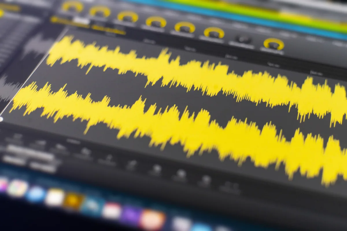 Audio-Wellenform am Bildschirm – Dateiformate für Telefonansagen