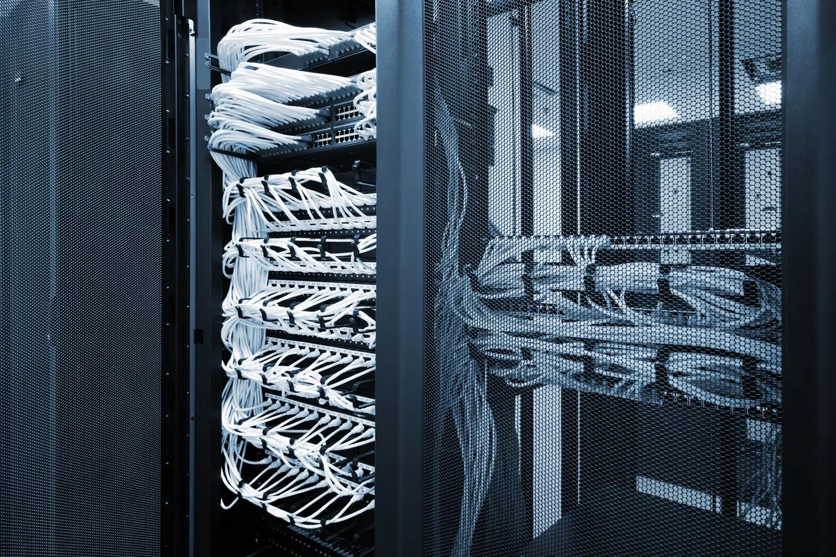 Servertechnik im Rechenzentrum – Telefonansage für Pascom